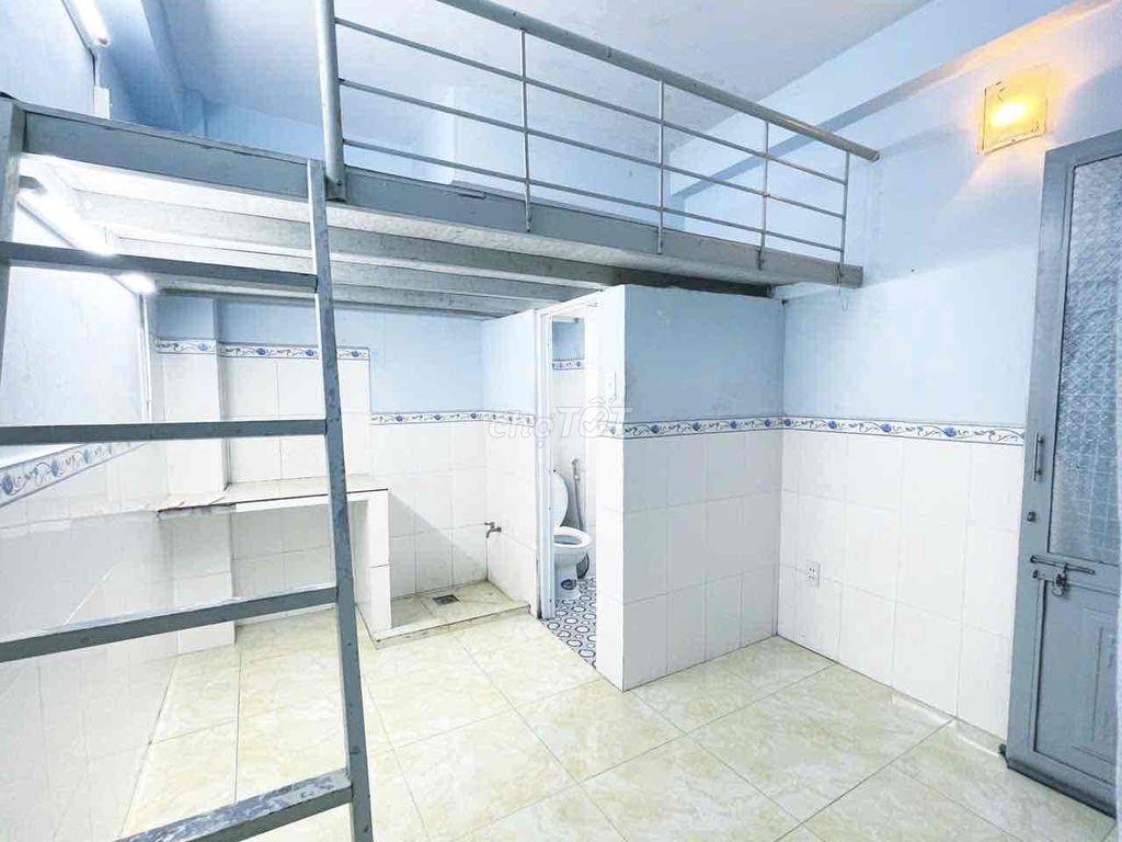 Phòng có gác Lê Văn Thọ trống sẵn