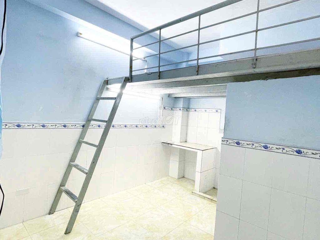 Phòng có gác Lê Văn Thọ trống sẵn
