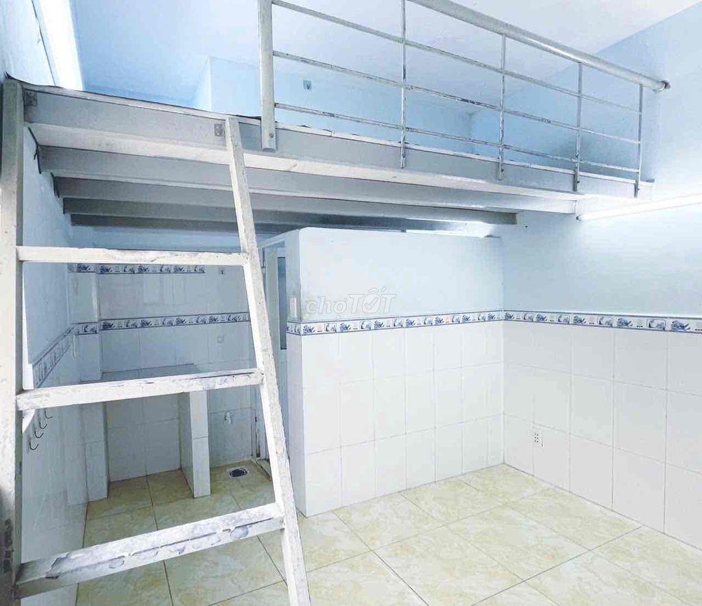 Phòng có gác Lê Văn Thọ trống sẵn