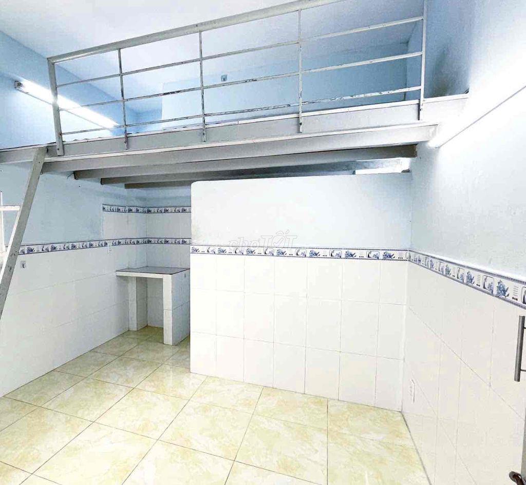 Phòng có gác Lê Văn Thọ trống sẵn