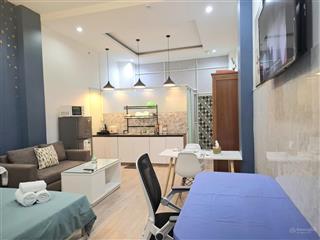 Chdv full nội thất có bếp và máy giặt riêng ngay trung tâm q1, gần chợ bến thành mrt.