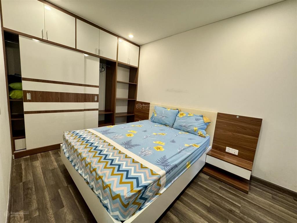 Bán căn hộ 2pn 2wc sổ hồng sẵn tầng cao, ban công đông nam mát mẻ