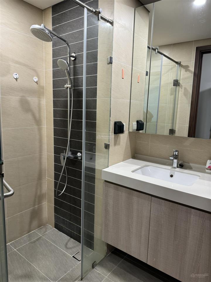 Bán căn hộ 2pn 2wc sổ hồng sẵn tầng cao, ban công đông nam mát mẻ