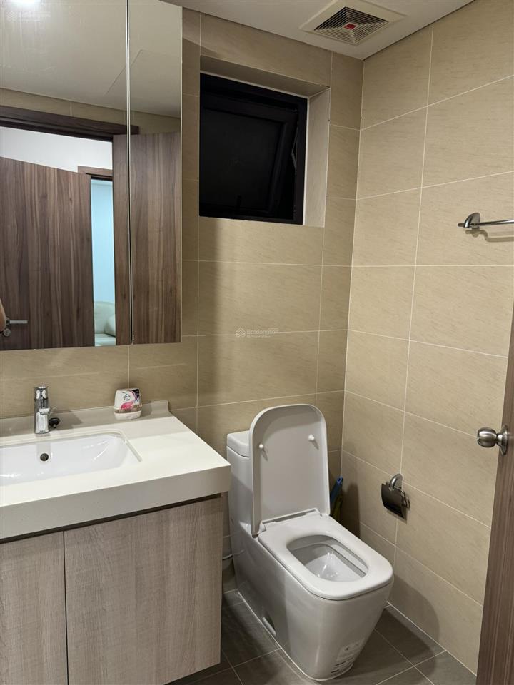 Bán căn hộ 2pn 2wc sổ hồng sẵn tầng cao, ban công đông nam mát mẻ
