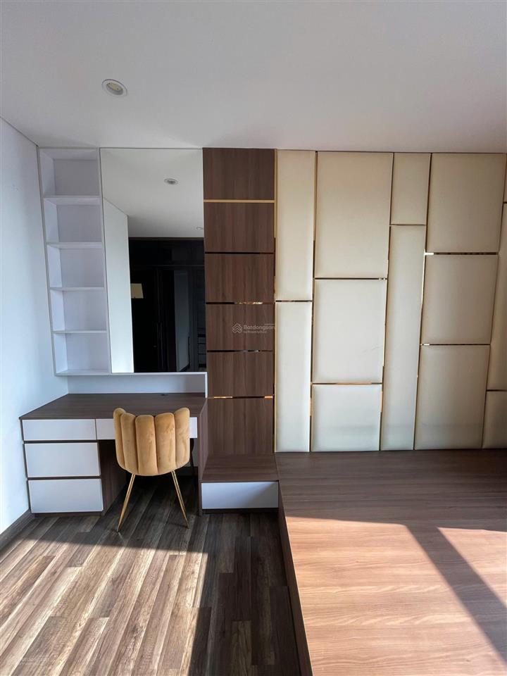 Bán căn hộ 2pn view hoàng hôn cực đẹp tầng trung