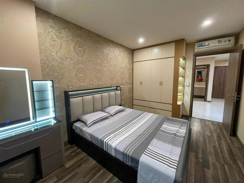 Bán / sang nhượng căn hộ 3pn giá chỉ 13,5 tỷ sổ hồng sẵn  xem nhà 0933 626 ***
