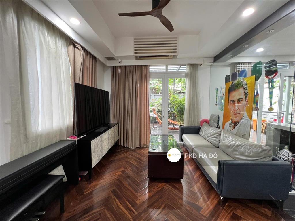 Cho thuê biệt thự đơn lập đậu 2 ô tô trung tâm quận 10  cđt 0933 626 ***