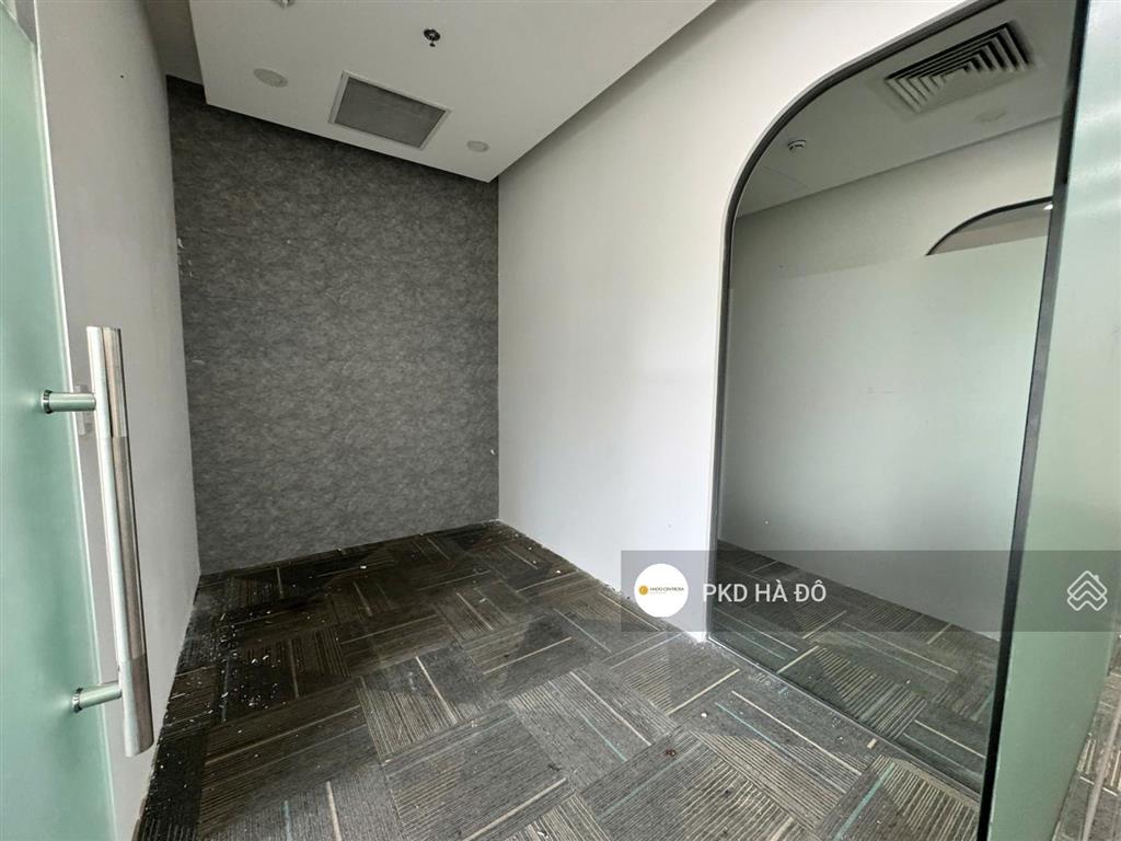 Cho thuê mặt bằng thương mại văn phòng tầng trệt hà đô centrosa garden, quận 10
