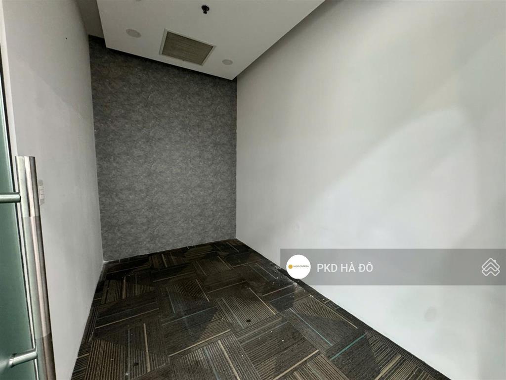 Cho thuê mặt bằng thương mại văn phòng tầng trệt hà đô centrosa garden, quận 10
