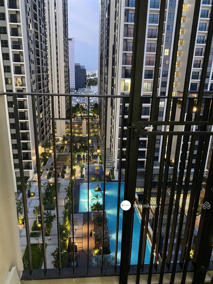 Cho thuê cc 1pn, 1wc, 61m2 tại hado centrosa garden, giá ưu đãi chỉ với 20 triệu vnd