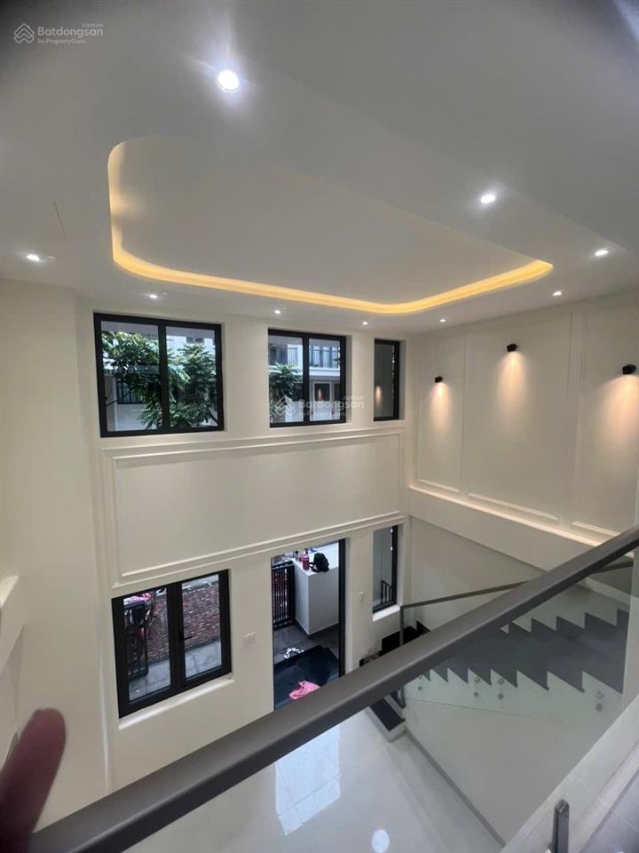 Cho thuê nhà phố 1 trệt 1 lửng 2 lầu, 4 phòng ngủ, 1 phòng đọc sách, 3 wc