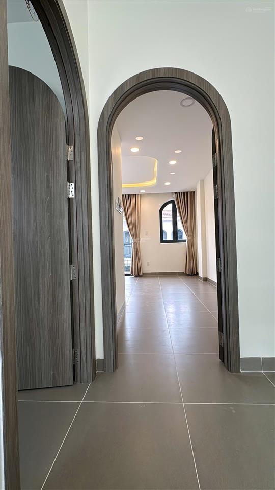 Cho thuê nhà phố 1 trệt 1 lửng 2 lầu, 4 phòng ngủ, 1 phòng đọc sách, 3 wc