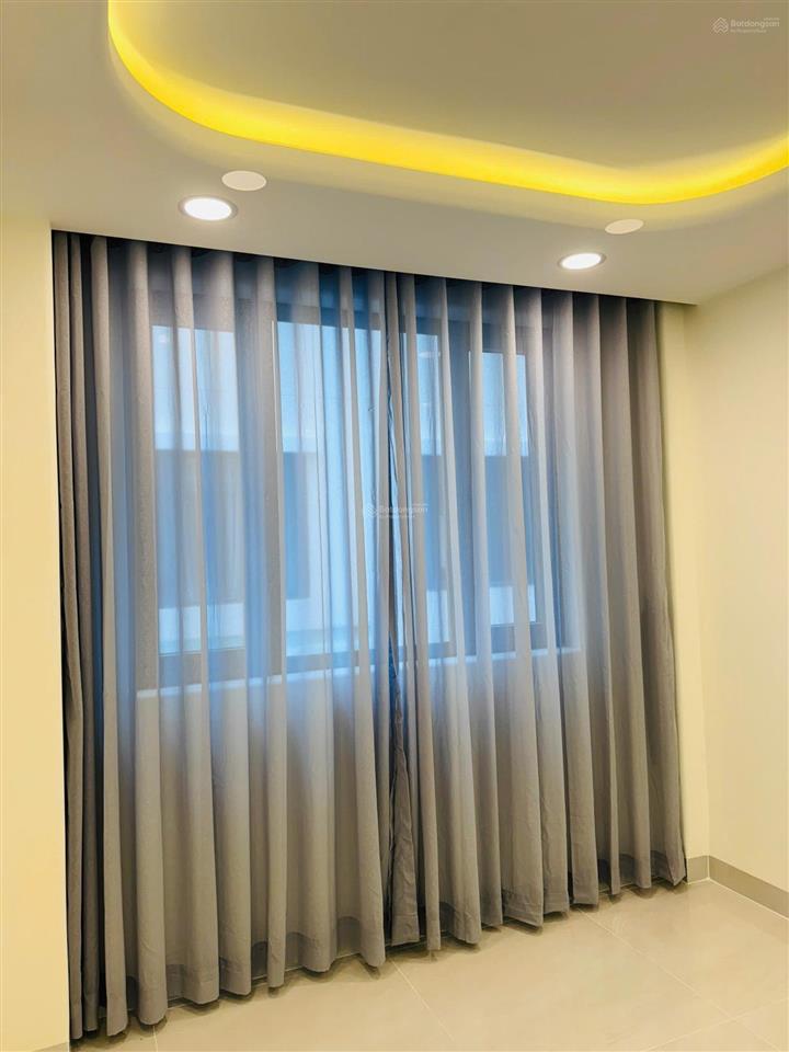 Cho thuê nhà phố 1 trệt 1 lửng 2 lầu, 5 phòng, 3 wc.  0968 539 ***