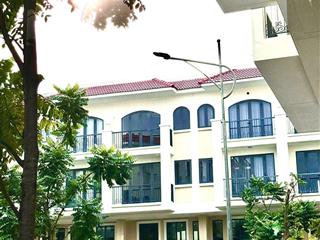 Cho thuê nhà phố 1 trệt 1 lửng 2 lầu, 5 phòng, 3 wc.  0968 539 ***