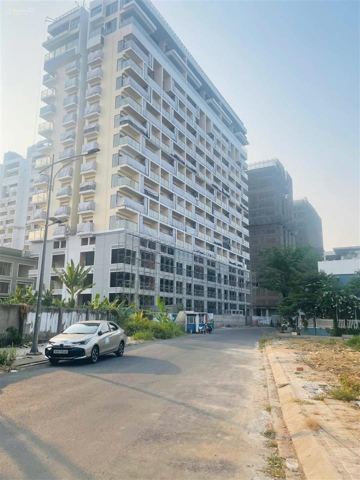 Bán gấp căn góc 2 phòng ngủ, tầng 10, view đẹp, giá tốt đã bao gồm đầy đủ vat & kinh phí bảo trì