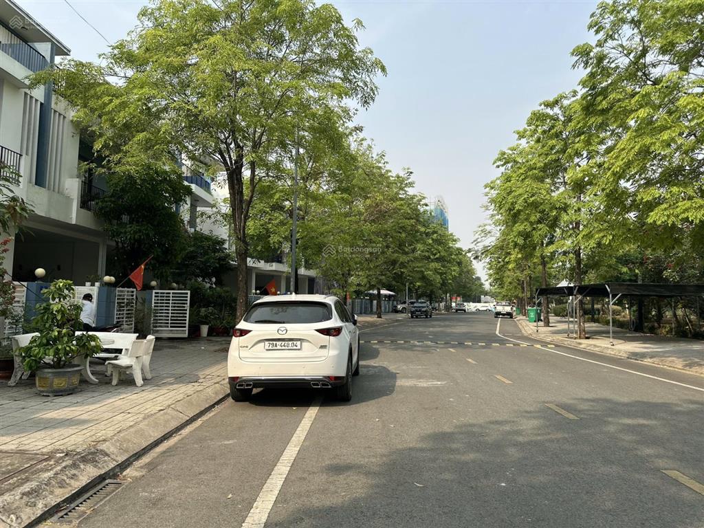 Cần bán nhà phố 1 trệt 2 lầu, đã hoàn thiện, 5x28137m2, giá 12 tỉ, kdc thăng long home hưng phú