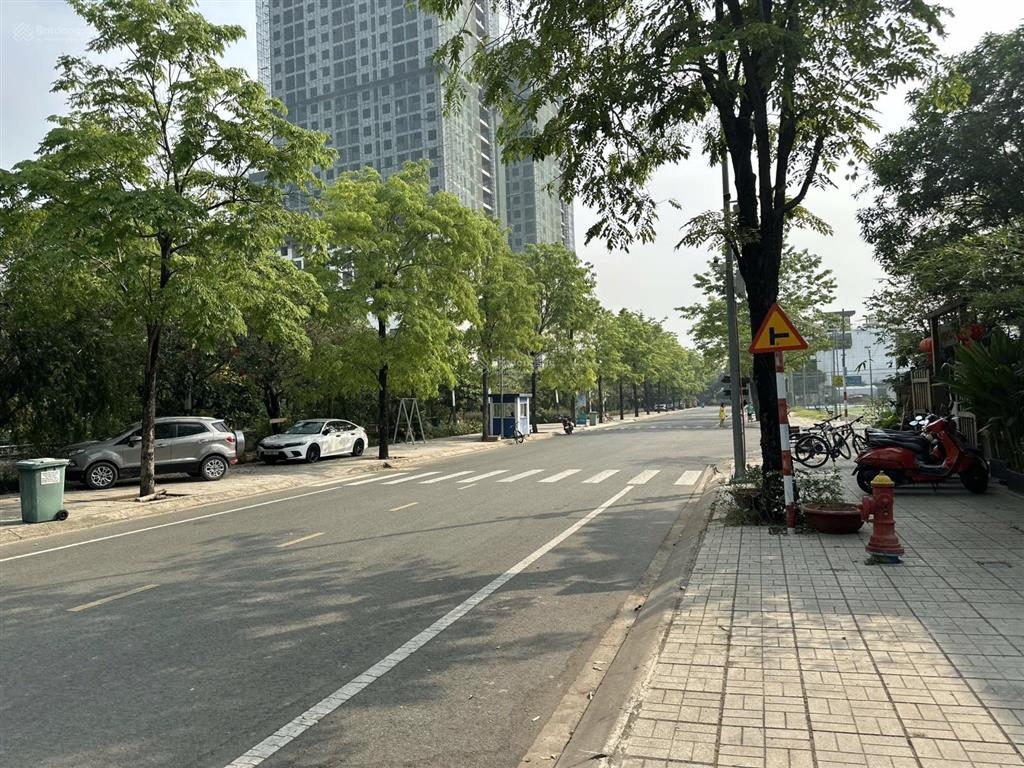 Cần bán nhà phố 1 trệt 2 lầu, đã hoàn thiện, 5x28137m2, giá 12 tỉ, kdc thăng long home hưng phú