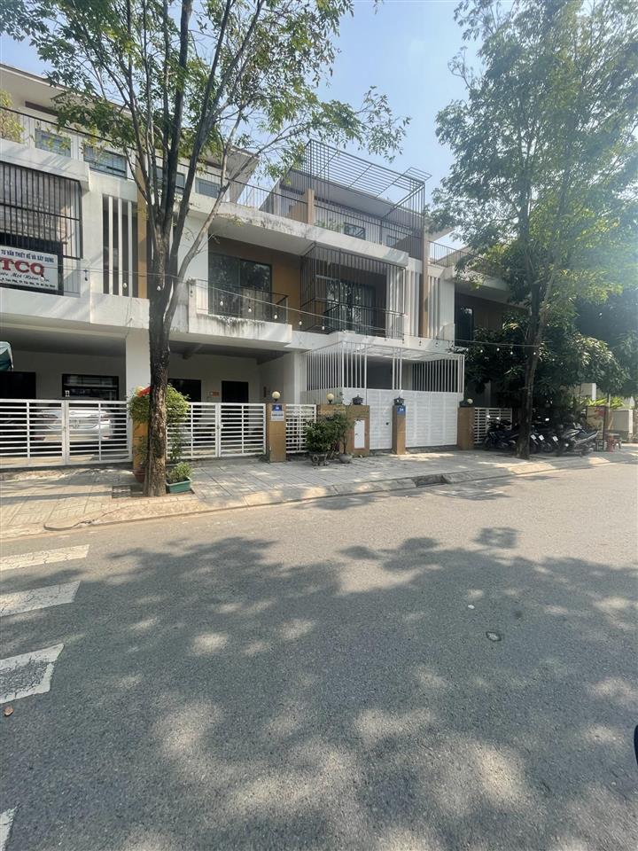 Cần bán nhà phố 1 trệt 2 lầu, đã hoàn thiện, 5x28137m2, giá 12 tỉ, kdc thăng long home hưng phú