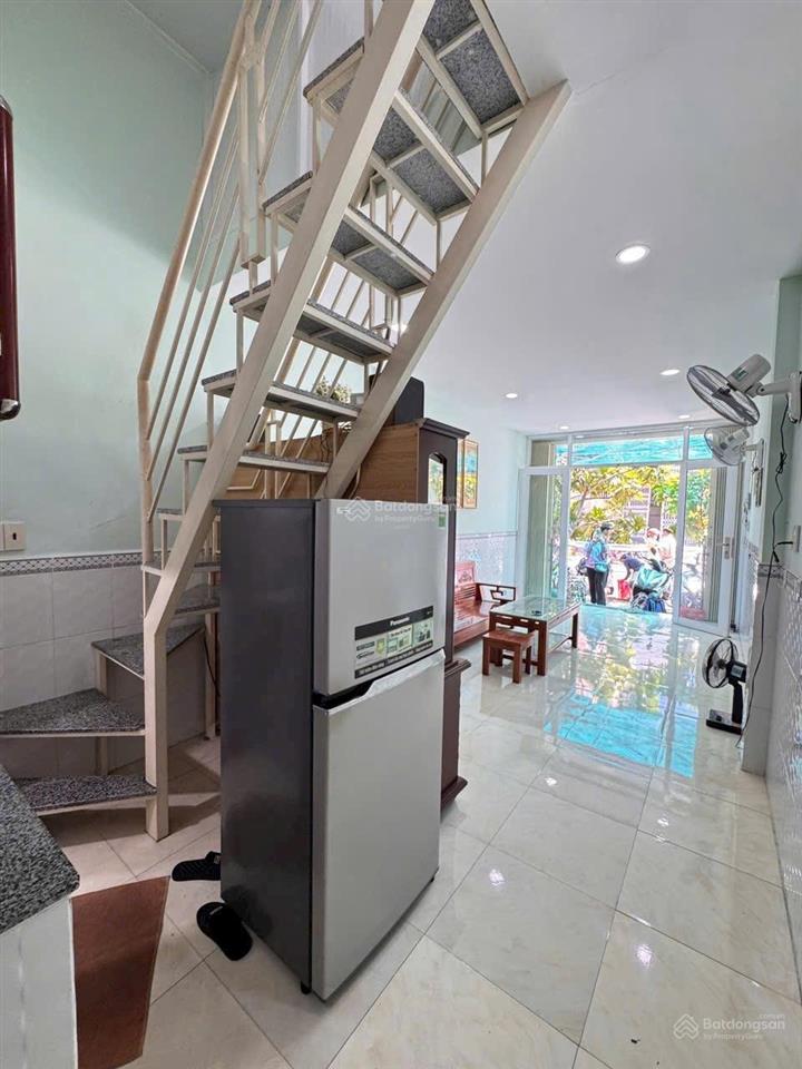 Bán nhà 2 tầng đường nhựa 16 mét . cách biển 500 mét