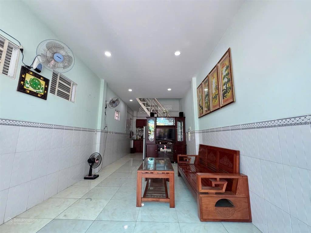 Bán nhà 2 tầng đường nhựa 16 mét . cách biển 500 mét