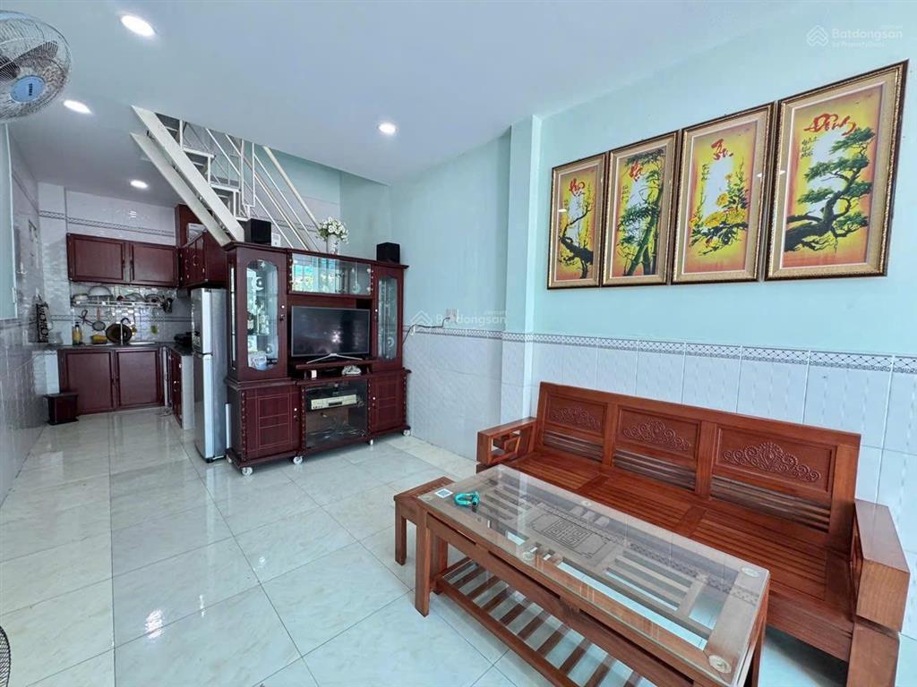 Bán nhà 2 tầng đường nhựa 16 mét . cách biển 500 mét