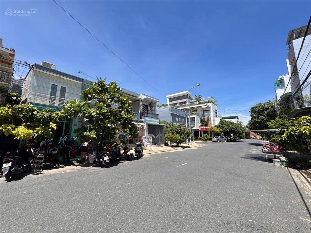 Bán nhà 2 tầng đường nhựa 16 mét . cách biển 500 mét