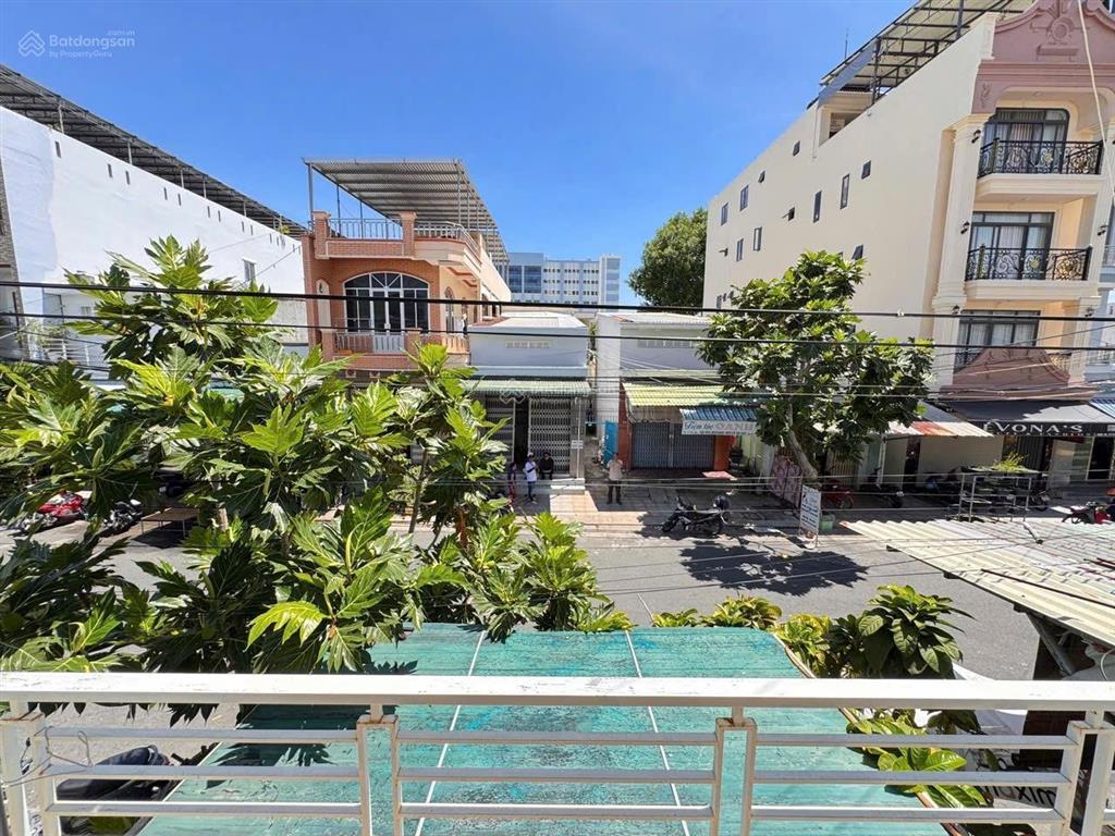 Bán nhà 2 tầng đường nhựa 16 mét . cách biển 500 mét