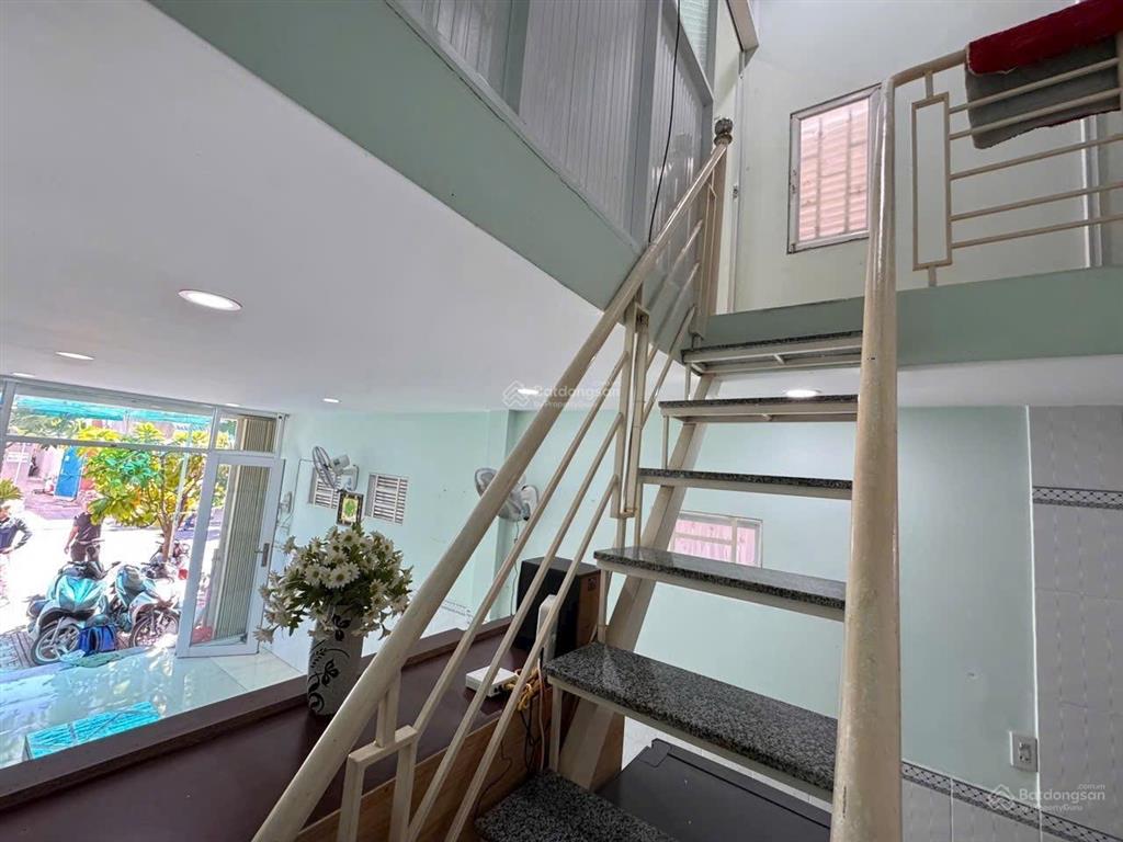 Bán nhà 2 tầng đường nhựa 16 mét . cách biển 500 mét