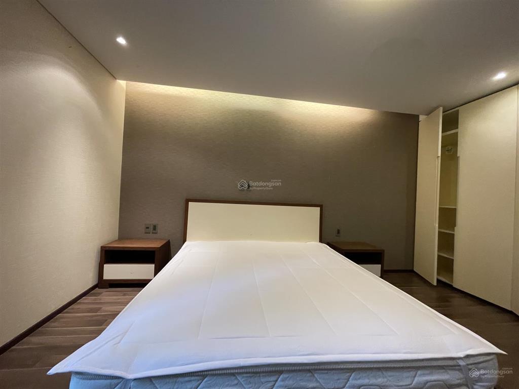 Cho thuê biệt thự phú mỹ hưng 200m², hầm + 3 lầu, 4pn, có phòng karaoke