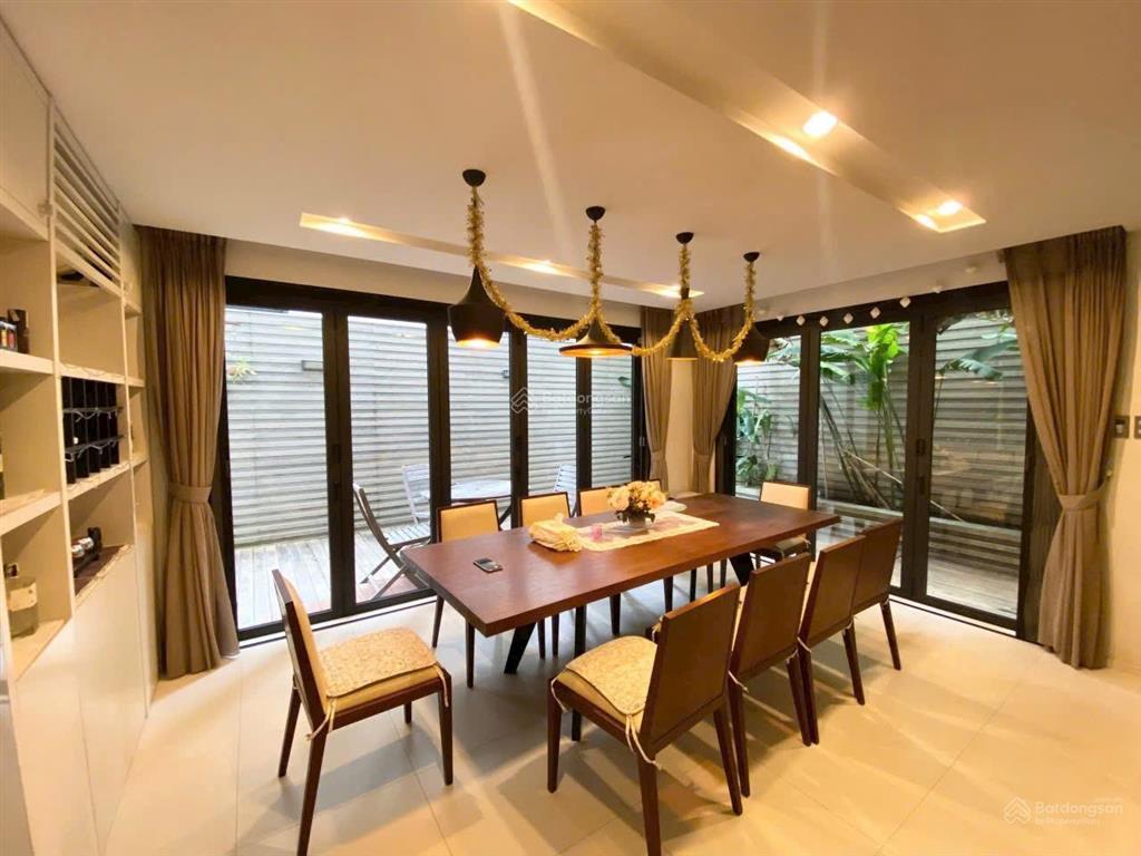 Cho thuê biệt thự phú mỹ hưng 200m², hầm + 3 lầu, 4pn, có phòng karaoke