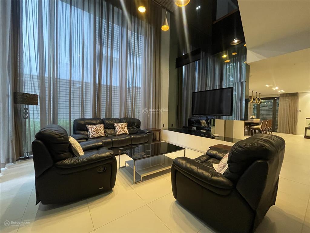 Cho thuê biệt thự phú mỹ hưng 200m², hầm + 3 lầu, 4pn, có phòng karaoke
