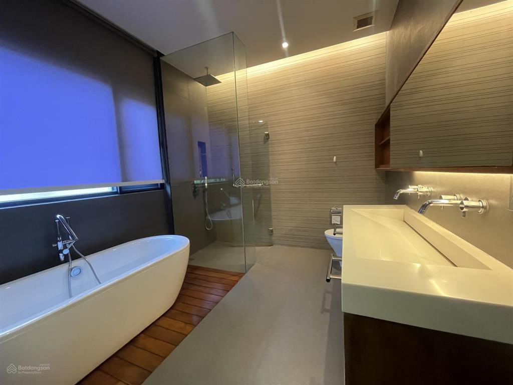 Cho thuê biệt thự phú mỹ hưng 200m², hầm + 3 lầu, 4pn, có phòng karaoke