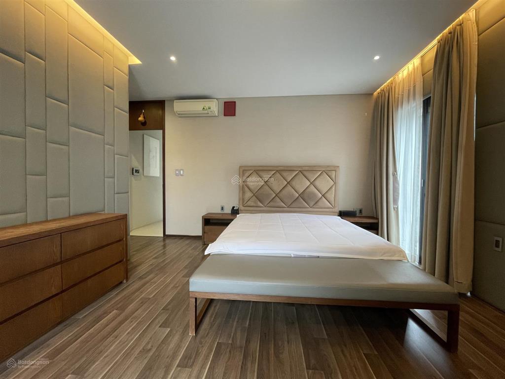 Cho thuê biệt thự phú mỹ hưng 200m², hầm + 3 lầu, 4pn, có phòng karaoke