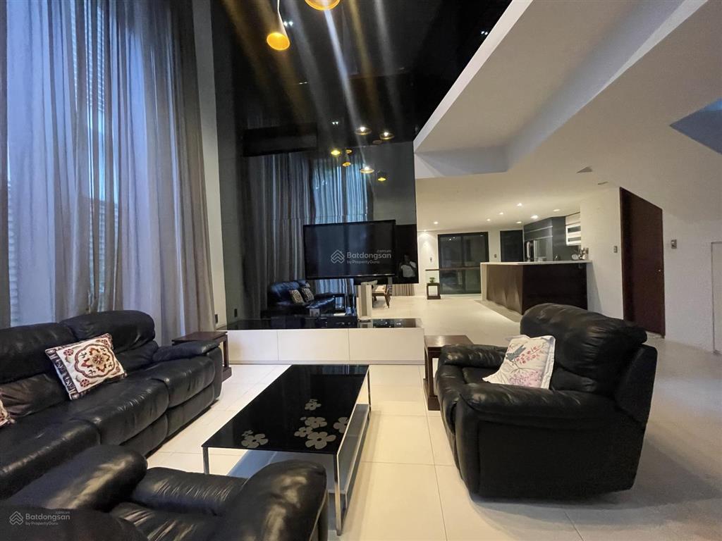 Cho thuê biệt thự phú mỹ hưng 200m², hầm + 3 lầu, 4pn, có phòng karaoke