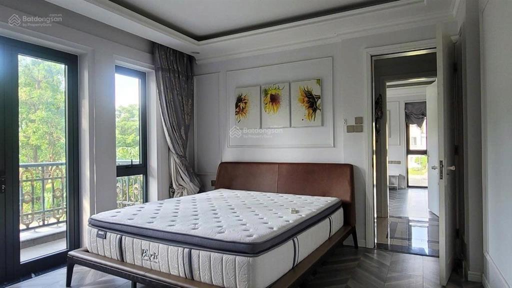 Cho thuê biệt thự phú mỹ hưng có hồ bơi riêng, thang máy, 6pn khép kín. chỉ 130 triệu/tháng