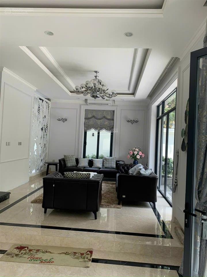 Cho thuê siêu biệt thự đơn lập phú mỹ hưng, hồ bơi, thang máy và 6pn, có hầm