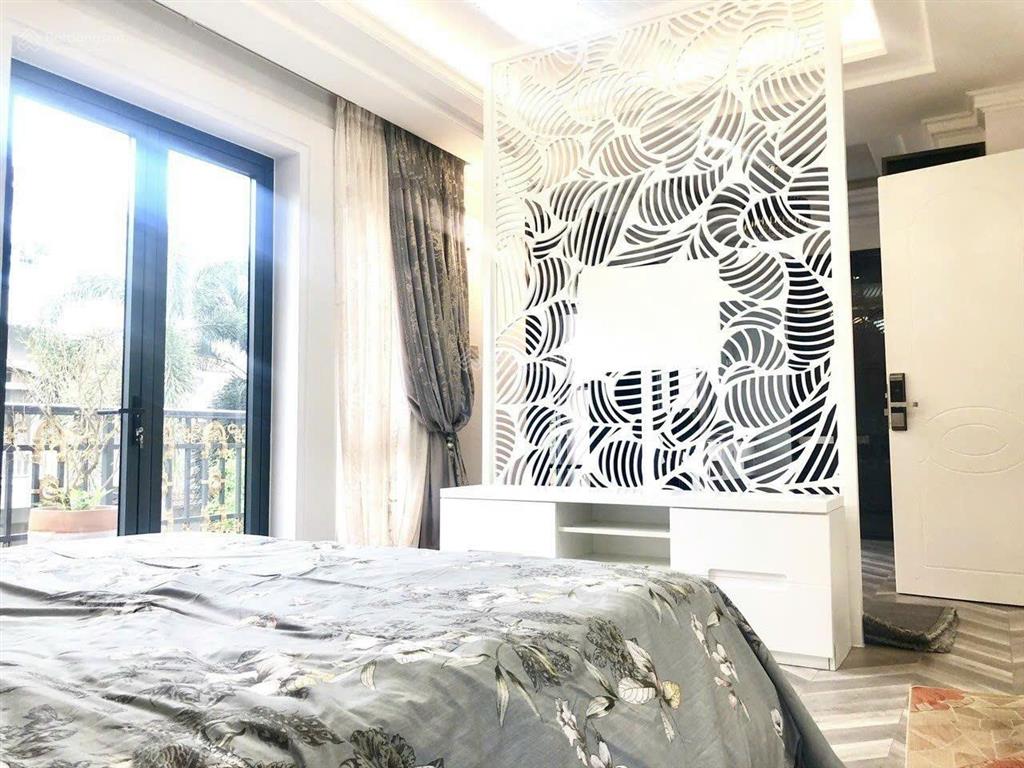 Cho thuê siêu biệt thự đơn lập phú mỹ hưng, hồ bơi, thang máy và 6pn, có hầm