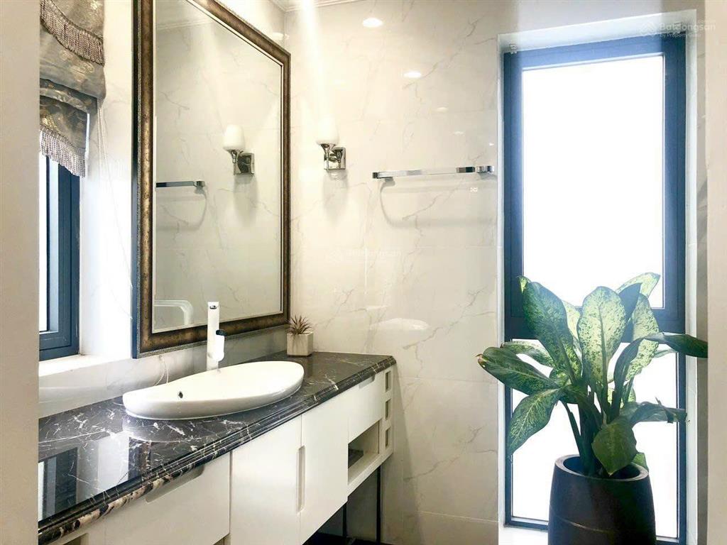Cho thuê siêu biệt thự đơn lập phú mỹ hưng, hồ bơi, thang máy và 6pn, có hầm