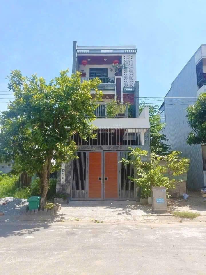 Cc cho thuê nhà 3 tầng mặt tiền đường hoà minh 28  ở, làm văn phòng công ty đều phù hợp.