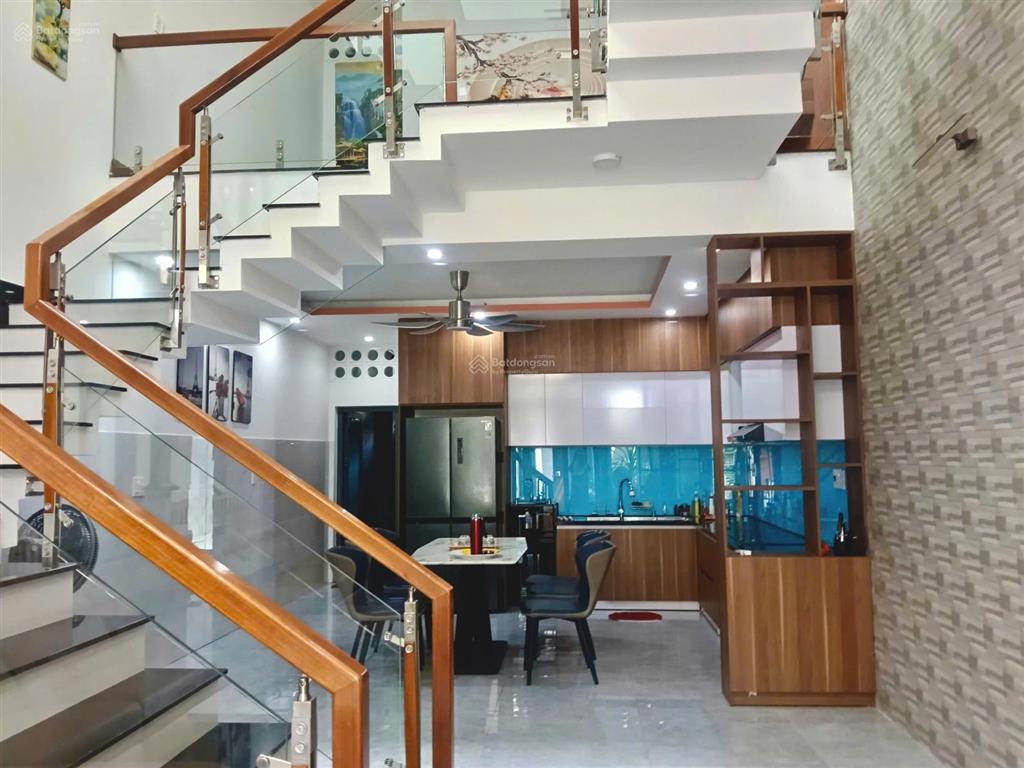 Cc cho thuê nhà 3 tầng mặt tiền đường hoà minh 28  ở, làm văn phòng công ty đều phù hợp.