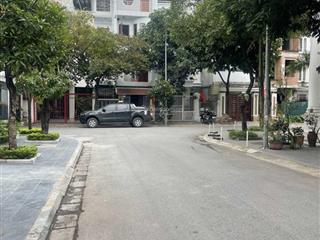 Chuyển nhượng gấp căn biệt thự long biên
 khu đô thị việt hưng long biên