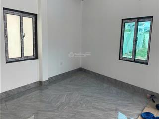 Cho thuê kho xưởng tại p cự khối long biên. diện tích 550m2 , trần cao 9m