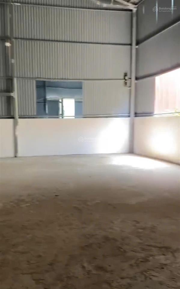 Cho thuê kho xưởng tại p cự khối long biên. diện tích 400m2 , trần cao 9m
