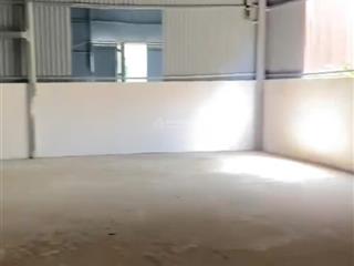 Cho thuê kho xưởng tại p cự khối long biên. diện tích 400m2 , trần cao 9m