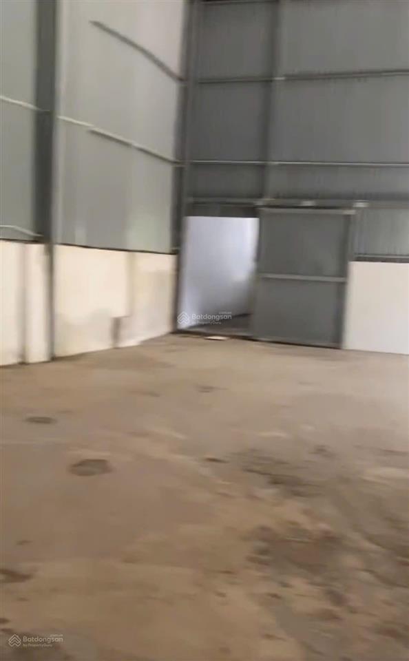 Cho thuê kho xưởng tại p cự khối long biên. diện tích 400m2 , trần cao 9m