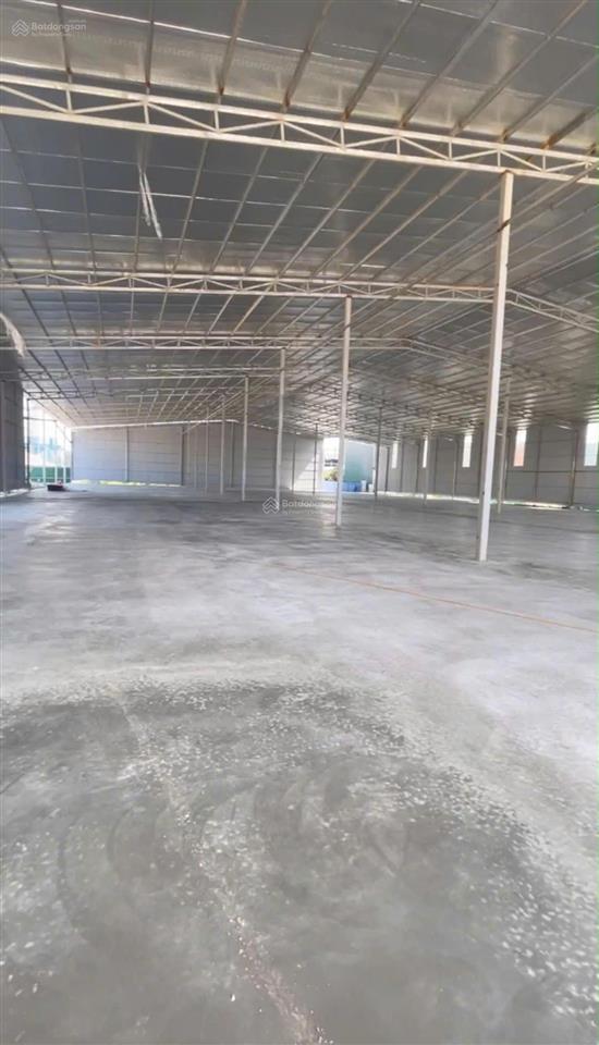 Cho thuê 800 m2 kho xưởng mới 100% tại km 16 đại lộ thăng long
