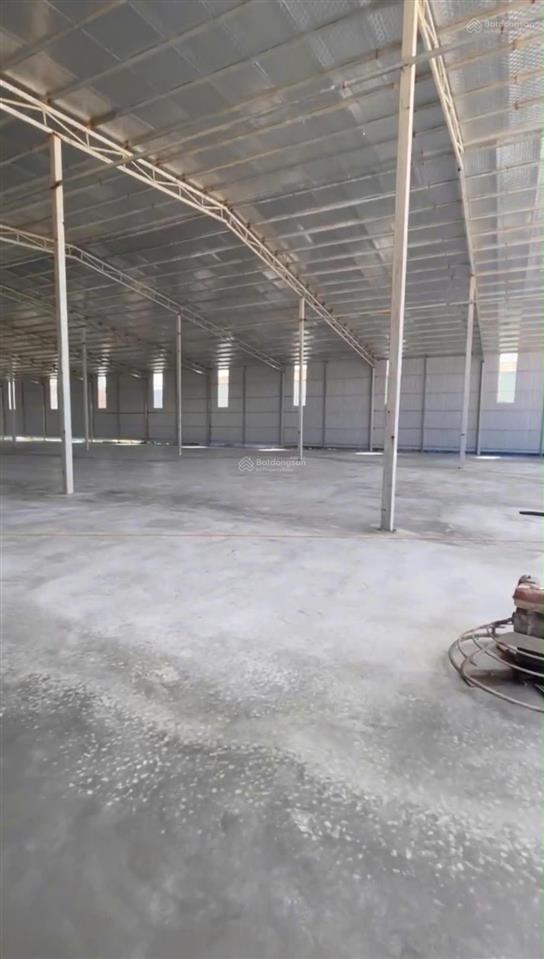 Cho thuê 800 m2 kho xưởng mới 100% tại km 16 đại lộ thăng long