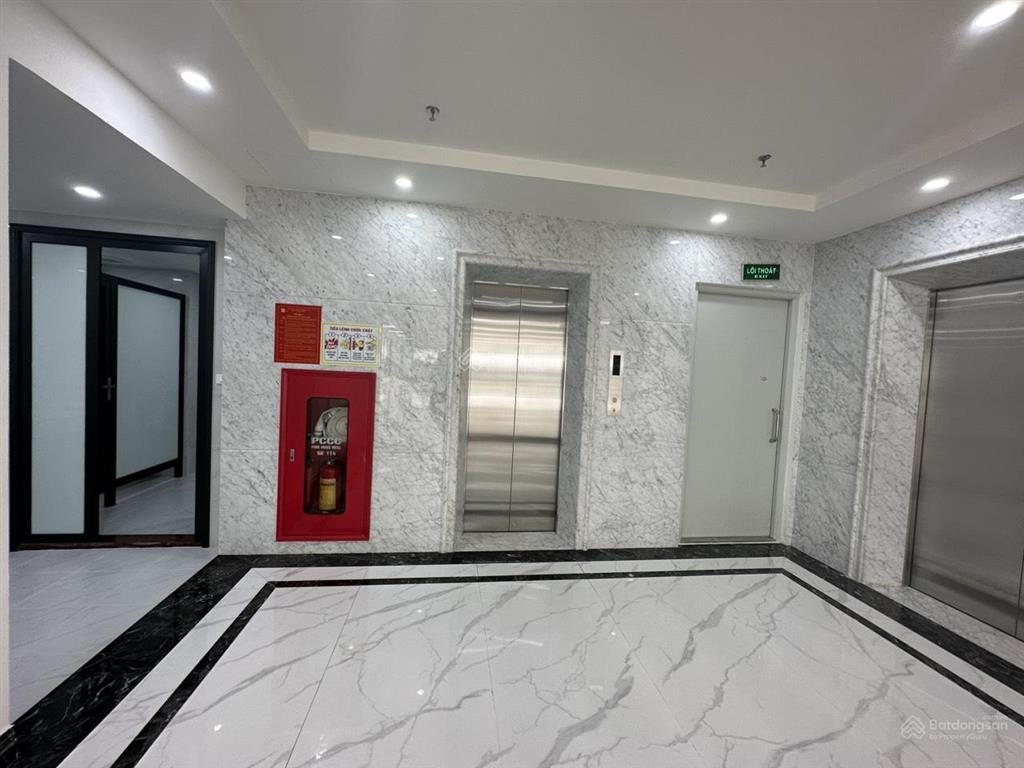 Bán nhà 11 hàng chuối chính chủ 9 tầng + hầm