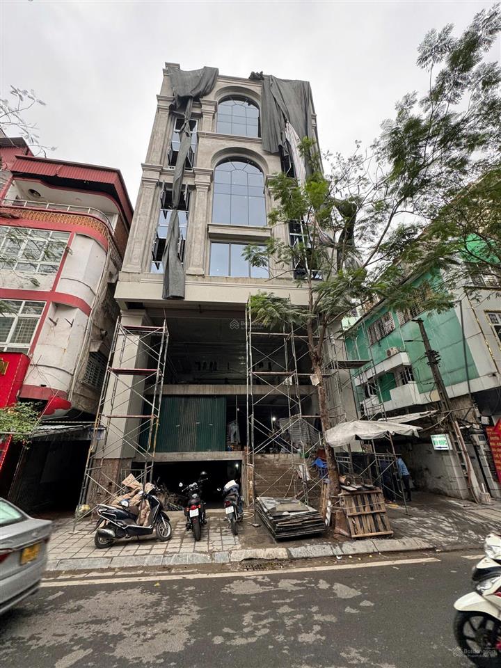 Bán nhà 11 hàng chuối chính chủ 9 tầng + hầm