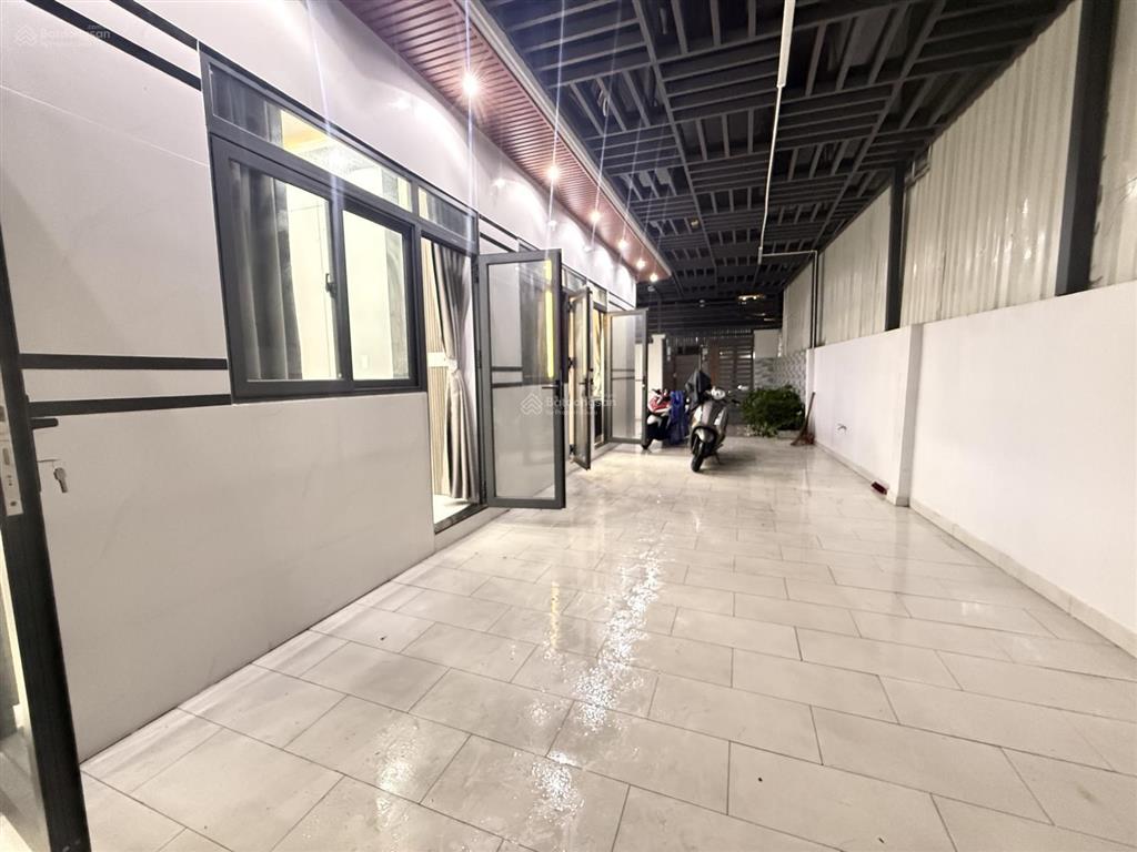 Nhà vườn cấp 4 mới có sân xe hơi cây xanh mát giáp phú mỹ hưng quận 7 ở liền